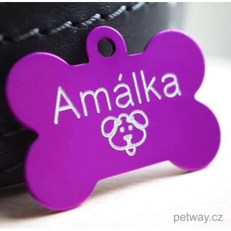 Psí tagiska se jménem a telefonem ve tvaru kostičky a fialové barvě