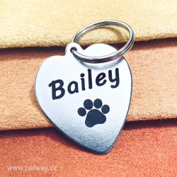 Ocelová známka pro psa srdce s gravírováním jména a telefonu s adresou na druhé straně