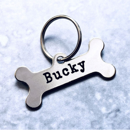 Ocelová psí známka pro psa ve tvaru kostičky s gravírováním jména a telefonu