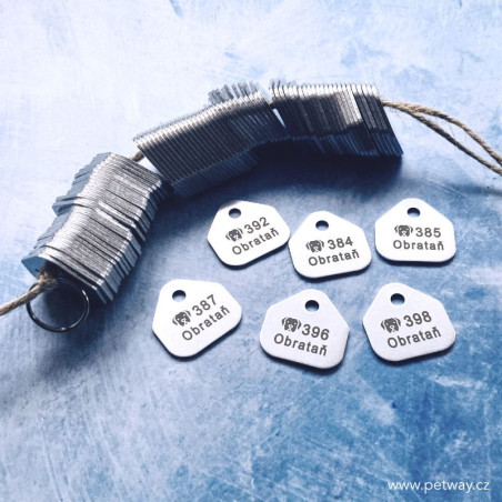 Hliníkové stříbrné známky pro psy v počtu 300 ks s gravírováním číselné řady a názvu obce a města