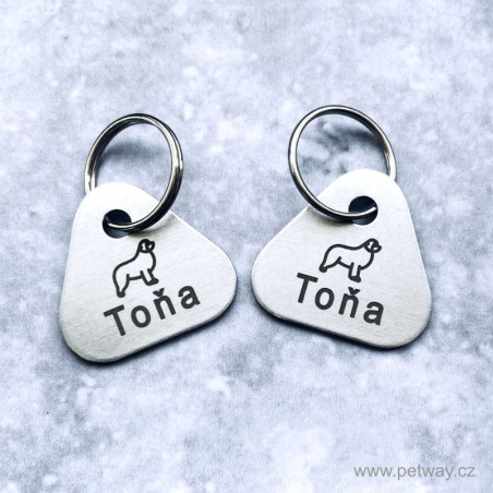 Hliníková psí známka ve tvaru trojúhelníku s gravírováním jména a telefonu